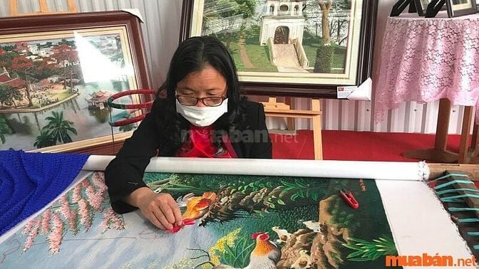 Thêu tranh rất phù hợp với các bà mẹ trung niên