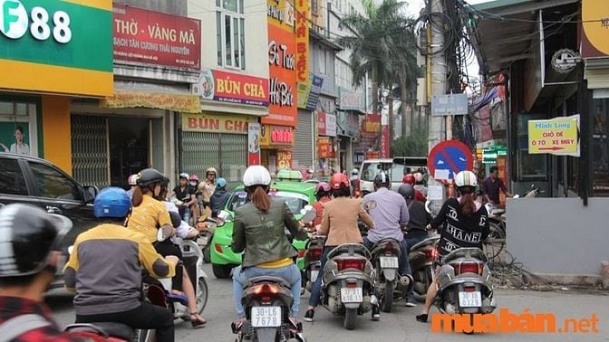 Kiểm tra tình hình giao thông khu vực