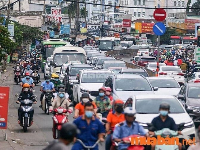 Tình trạng giao thông tắc nghẽn thường xuyên xảy ra 