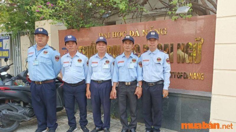 Trong quá trình làm nhiệm vụ, cần đảm bảo đồng phục đúng quy định, tư thế nghiêm trang