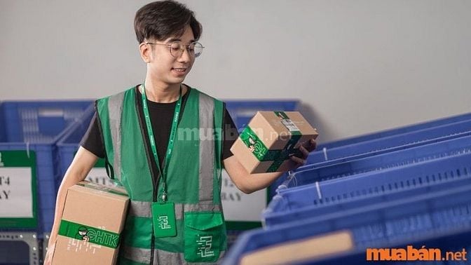 Vị trí phụ kho hàng phụ trách phân phối đơn hàng cho shipper