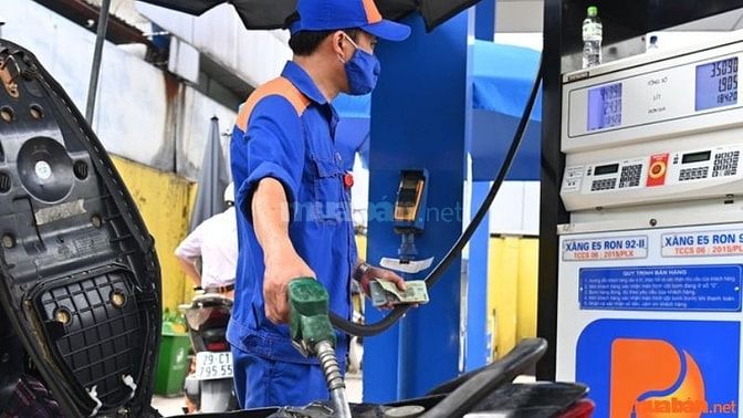 Petrolimex tuyển dụng nhân viên bán xăng cần sự chuyên nghiệp