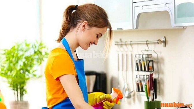 Người giúp việc đảm nhận các công việc dọn dẹp trong gia đình