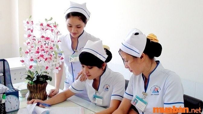 Việc làm y tá, điều dưỡng thường tuyển dụng nữ