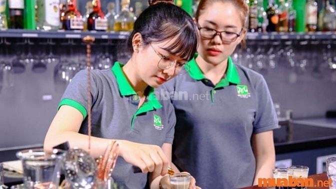 Việc làm pha chế thường làm việc ở quán trà sữa hay quán bar