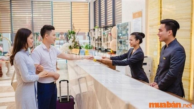 Công việc lễ tân cần yêu cầu thái độ lịch sự và chuyên nghiệp với khách hàng