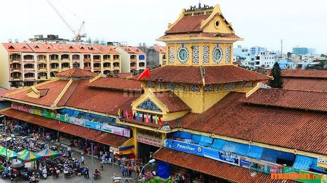Chợ Bình Tây (Chợ Lớn) là khu chợ truyền thống ở Quận 6, TP.HCM