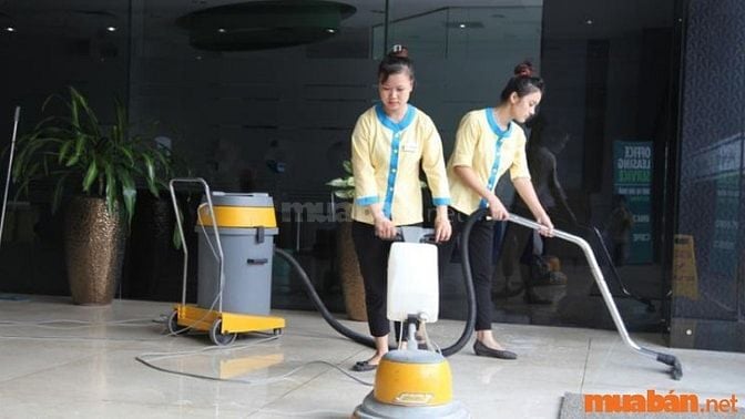 Công việc của nhân viên tạp vụ chủ yếu là dọn dẹp sạch sẽ không gian phòng ốc