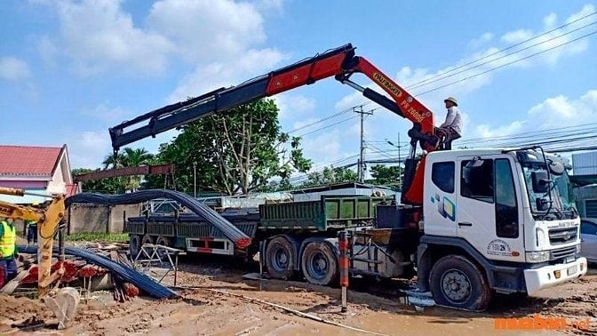 Tài xế xe cẩu phải tuân thủ nghiêm ngặt các quy định về an toàn và quy trình vận hành 