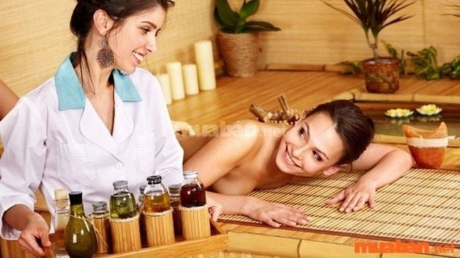 Nhân viên spa thẩm mỹ là người thực hiện các dịch vụ chăm sóc sắc đẹp cho khách hàng tại spa, cơ sở thẩm mỹ