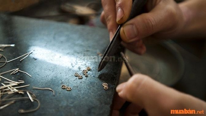 Mức thu nhập trung bình mỗi tháng của thợ bạc tùy thuộc vào kinh nghiệm và một số yếu tố khác