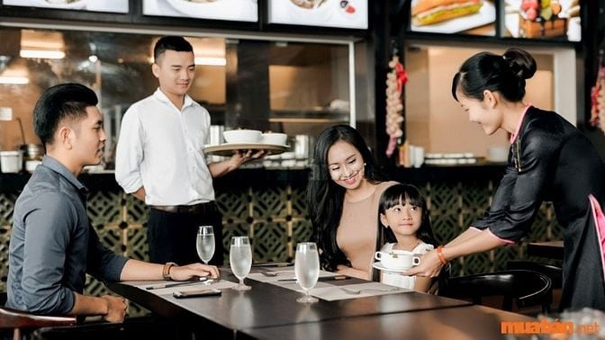 Nhu cầu tuyển người phụ quán đang tăng cao trong những năm gần đây