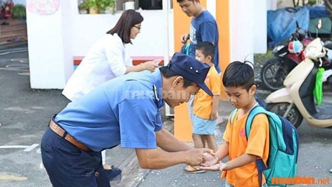 Bảo vệ ở trường học