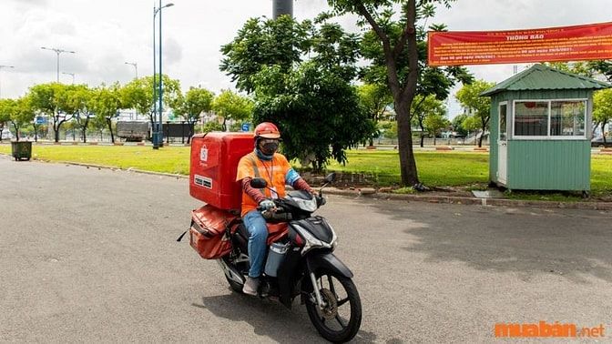 Tuyển dụng nhân viên giao hàng bằng xe máy đi làm ngay