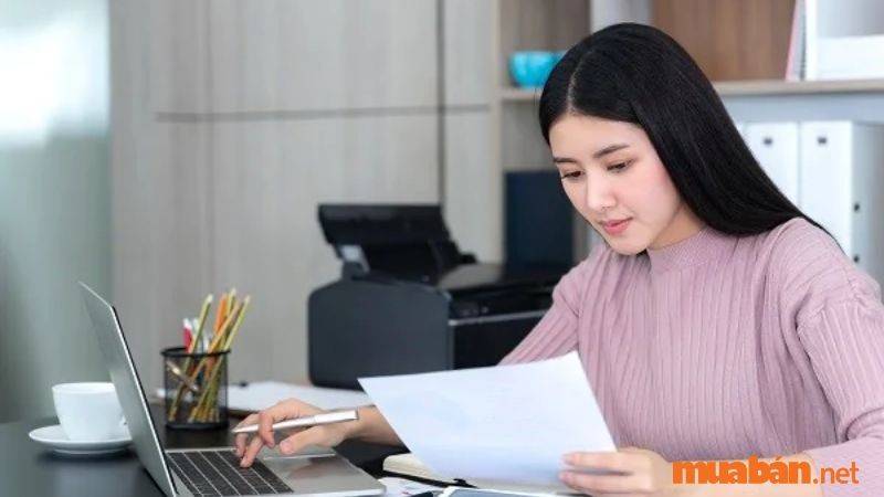 Sale Admin thực hiện các công việc liên quan đến hoạt động kinh doanh