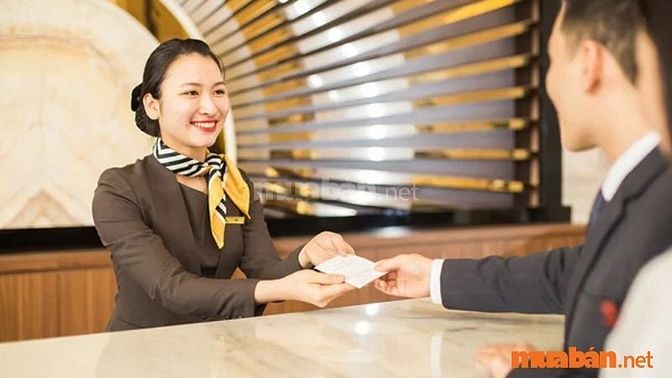 Nhân viên lễ tân có thể coi là bộ mặt của một đơn vị, cơ quan, tổ chức