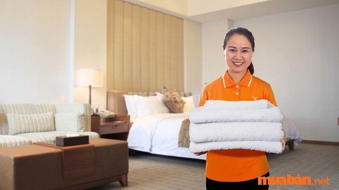 Nhân viên dọn phòng khách sạn