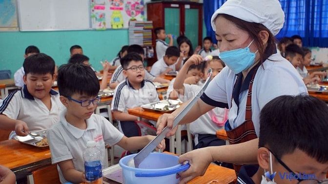 Việc làm bảo mẫu cho người trên 60 tuổi