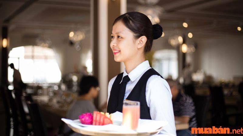 Nhân viên phục vụ nhà hàng