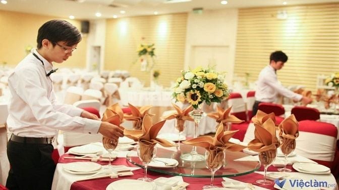 Làm nhân viên phục vụ nhà hàng, tiệc cưới theo giờ