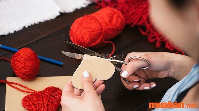 Nhận việc gia công tại nhà là hình thức việc làm phù hợp với nhiều đối tượng lao động