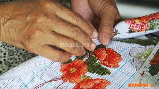 Việc làm thêu tranh chữ thập tại nhà