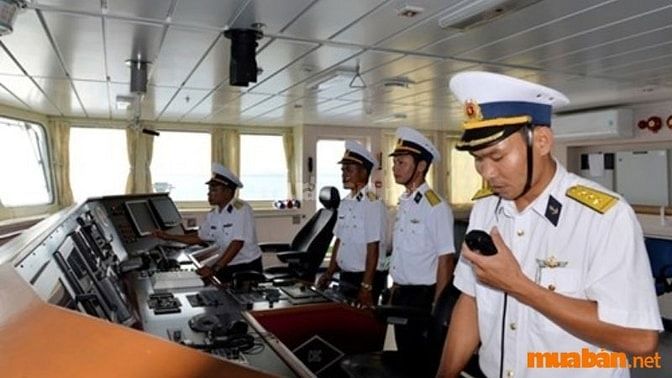 Sỹ quan máy chịu trách nhiệm về bảo trì và vận hành động cơ