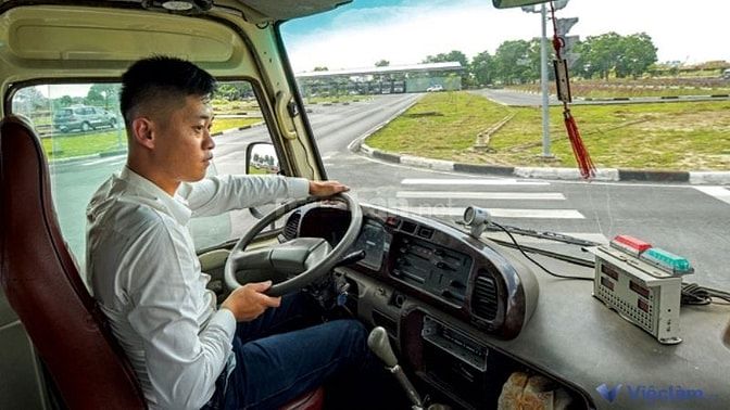Tài xế lái xe đêm