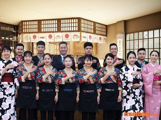 Nhân viên lễ tân nhà hàng Nhật