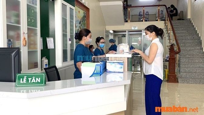 Nhân viên lễ tân sẽ tiếp đón, làm việc trực tiếp với khách hàng