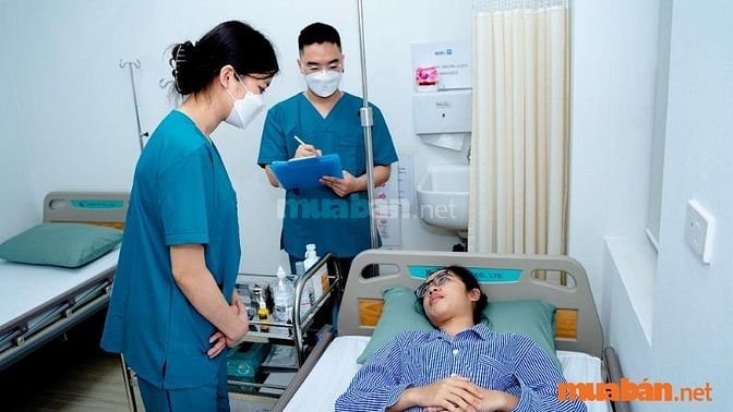 Y tá, điều dưỡng là vị trí không thể thiếu trong các phòng khám