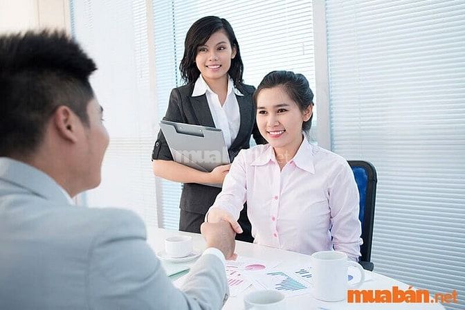 Đọc kỹ hợp đồng trước khi ký kết