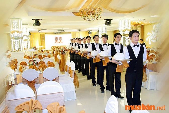 Nhân viên phục vụ tiệc cưới làm việc làm thời vụ phổ biến