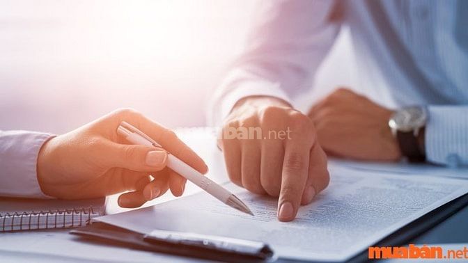 đọc kỹ các điều khoản trong hợp đồng lao động 