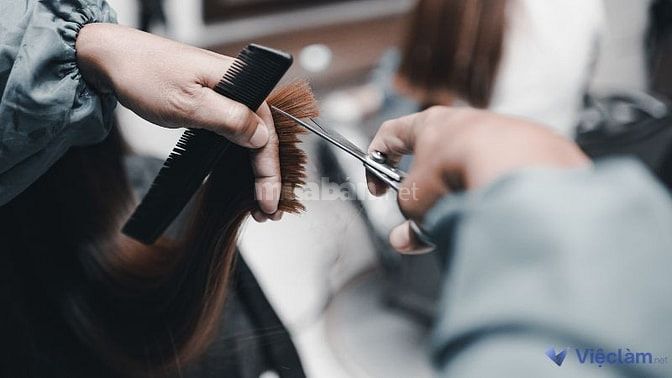 Động tác tay nhanh nhẹn, khéo léo