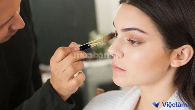  Biết trang điểm là một lợi thế