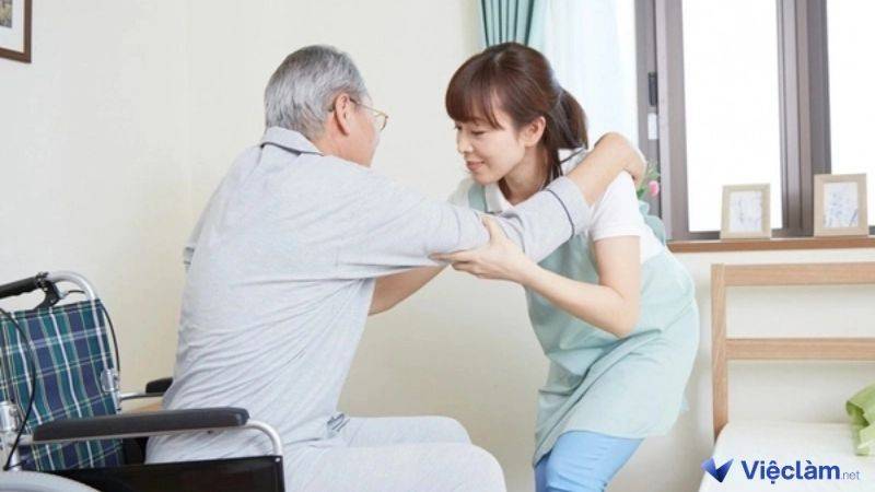 Mức lương của nhân viên chăm sóc người già phụ thuộc nhiều yếu tố