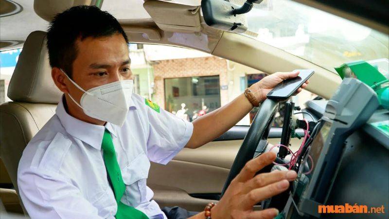 Thái độ hòa nhã, lịch sự là yêu cầu bắt buộc của tài xế lái taxi