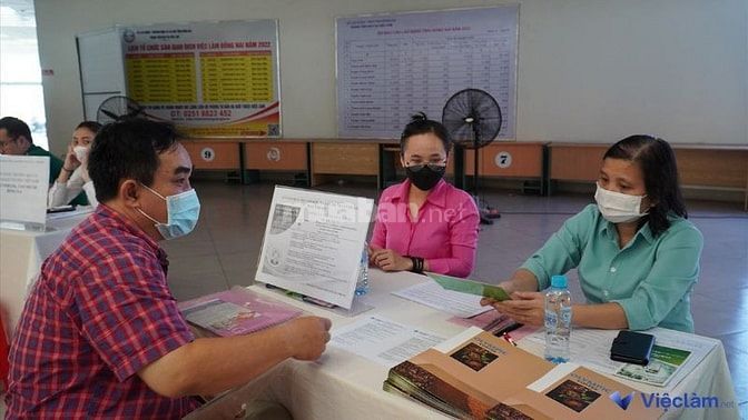 Người lao động trên 40 tuổi gặp khó khăn khi tìm việc