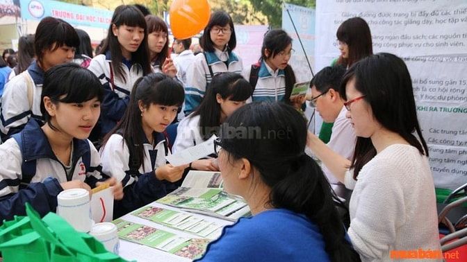 Nhân viên tư vấn đóng vai trò thu hút học viên cho các trường học