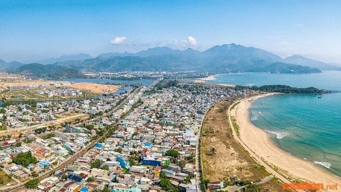 Đường Nguyễn Tất Thành là cung đường biển Đường Nguyễn Tất Thành là cung đường biển