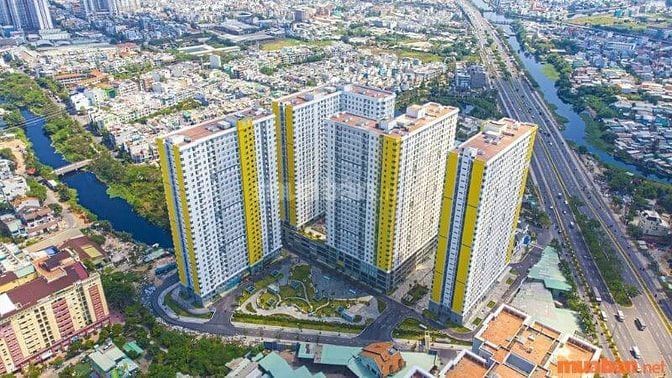 Chung cư nằm ngay vị trí đắc địa ở mặt tiền Võ Văn Kiệt