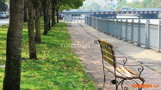 Công viên trước chung cư B1