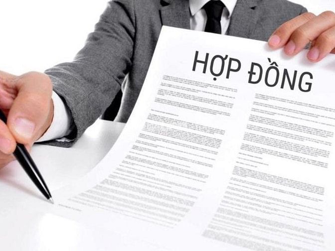 Đọc kỹ hợp đồng và yêu cầu quyền lợi hợp pháp