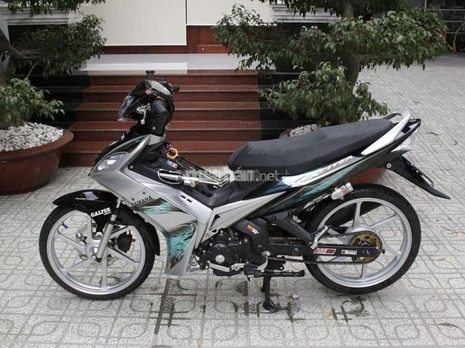 Kiểm tra dàn áo ngoài của xe 