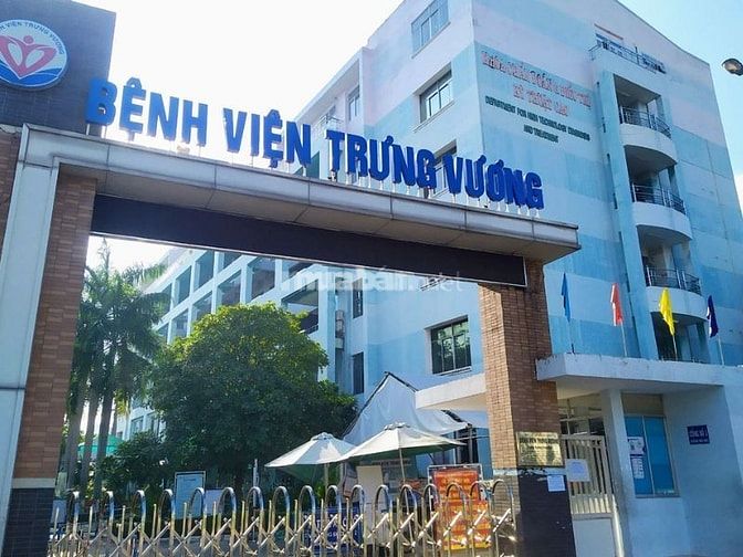 Bệnh viện Trưng Vương nằm ngay sát trường Đại học Bách Khoa Quận 10, TPHCM 