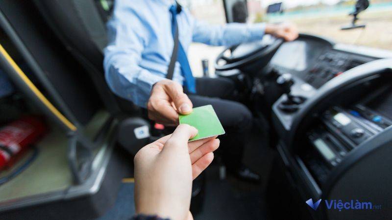 Lái xe dấu E bao gồm tài xế xe buýt, xe khách
