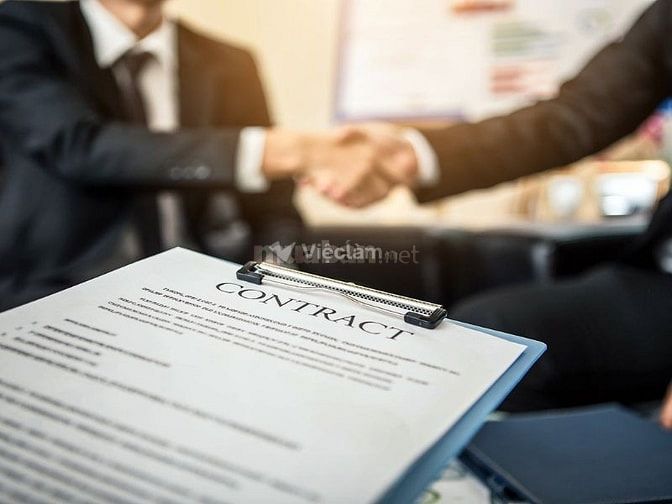 Xem kỹ các điều khoản hợp đồng