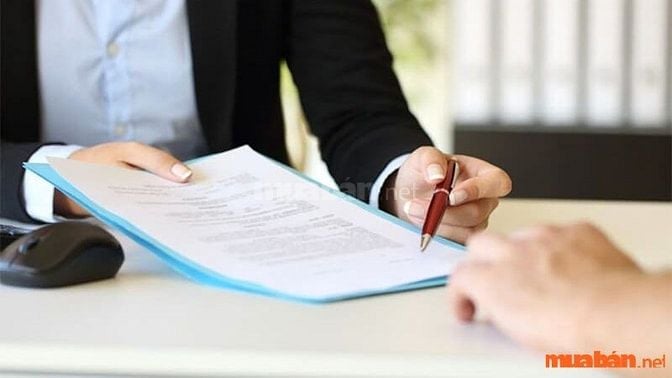 Đọc kỹ hợp đồng mua bán và các điều khoản trước khi ký kết