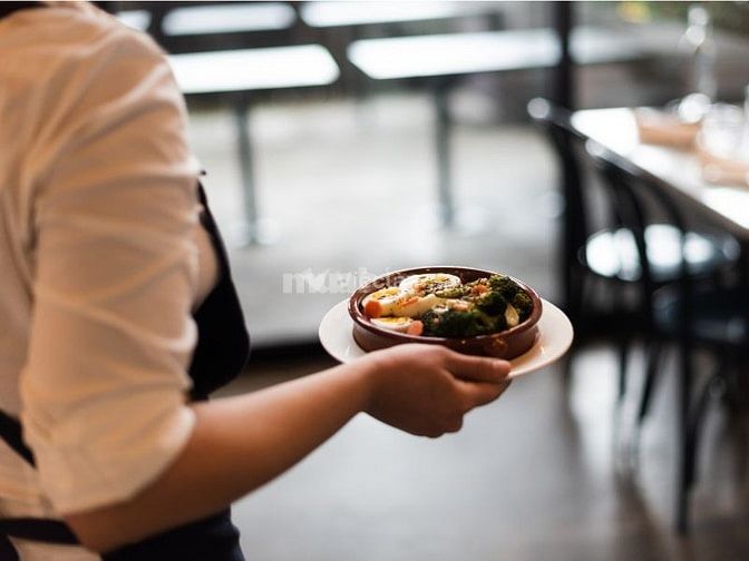 Việc làm phục vụ thường rất phổ biến, dễ tìm việc làm
